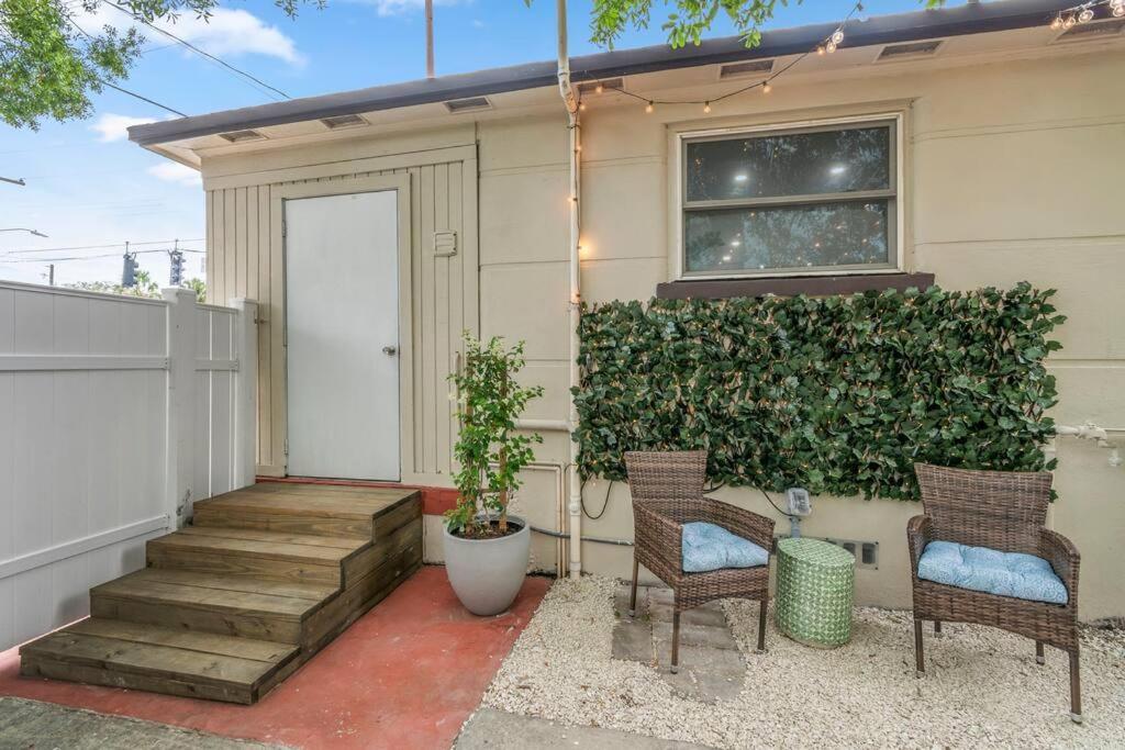 Beautiful Designed House in Hyde Park North view 3