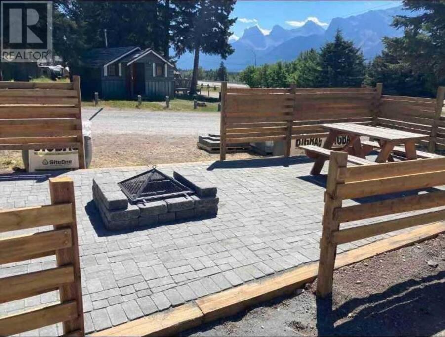 EPIC Mountain Retreat- Prvt Entry, King Bed, Work Desk, Free Parking