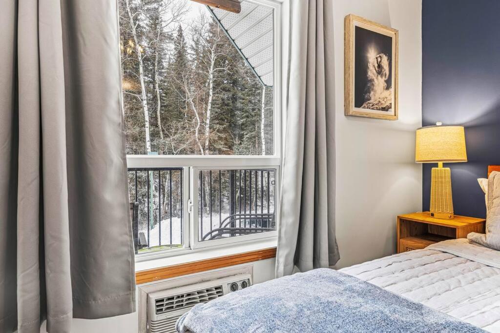 EPIC Mountain Retreat- Prvt Entry, King Bed, Work Desk, Free Parking