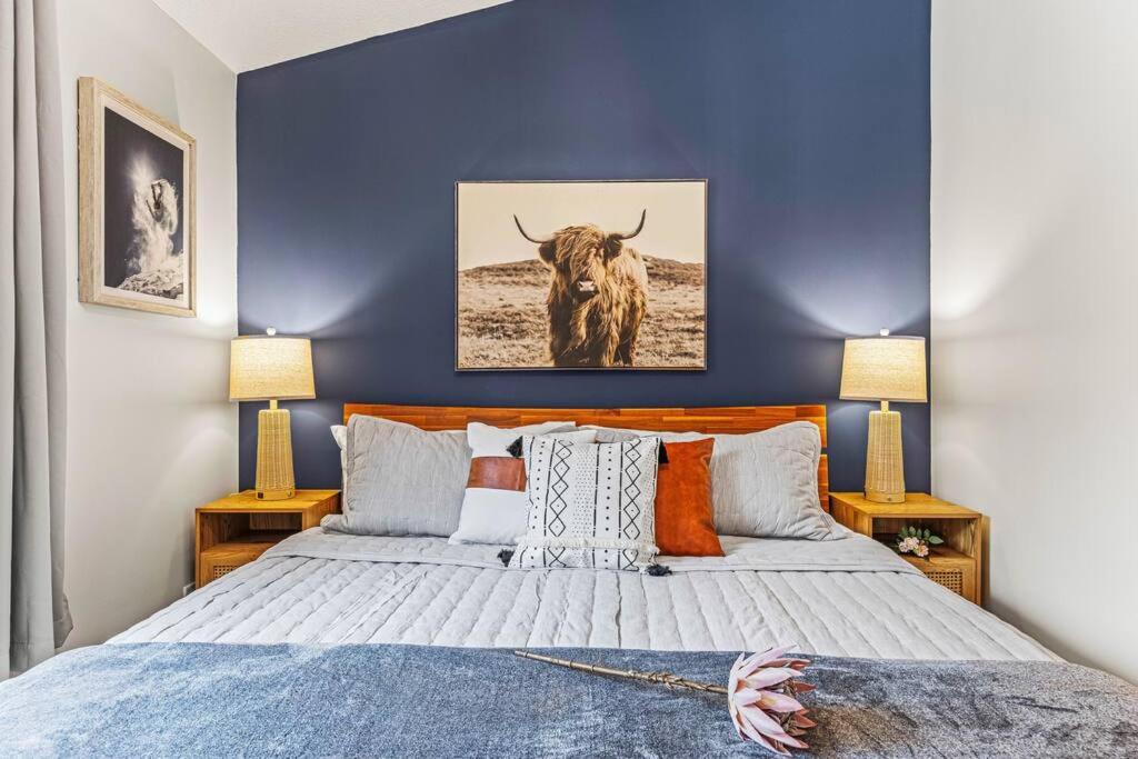 EPIC Mountain Retreat- Prvt Entry, King Bed, Work Desk, Free Parking