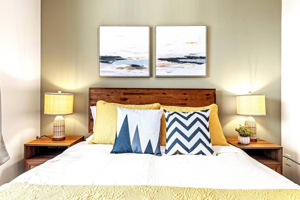 EPIC Mountain Retreat- Prvt Entry, King Bed, Work Desk, Free Parking