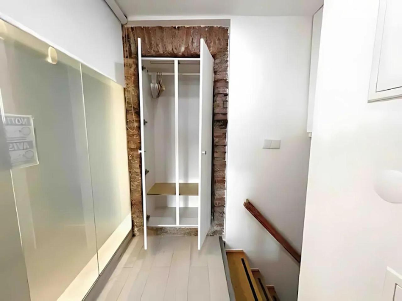 Stunning River View Studio in Historic Alfama