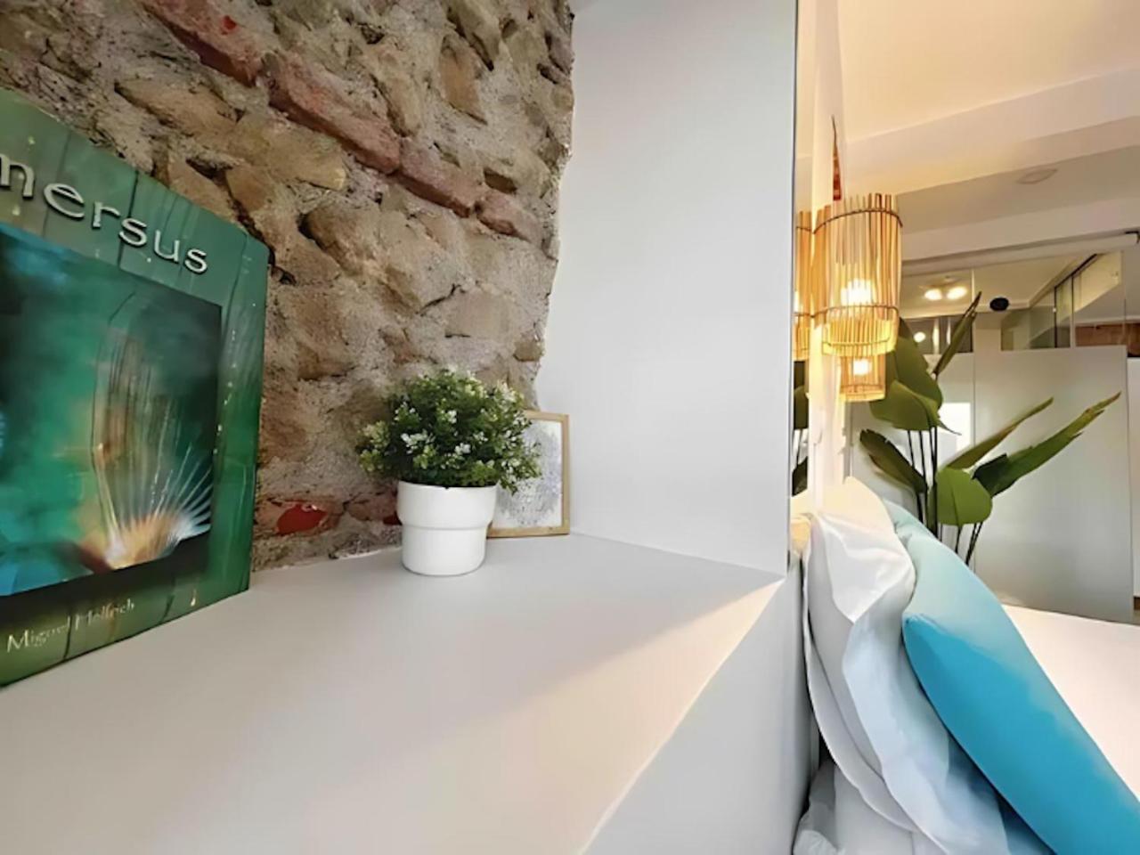 Stunning River View Studio in Historic Alfama