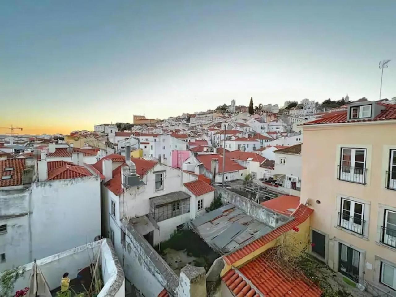 Stunning River View Studio in Historic Alfama
