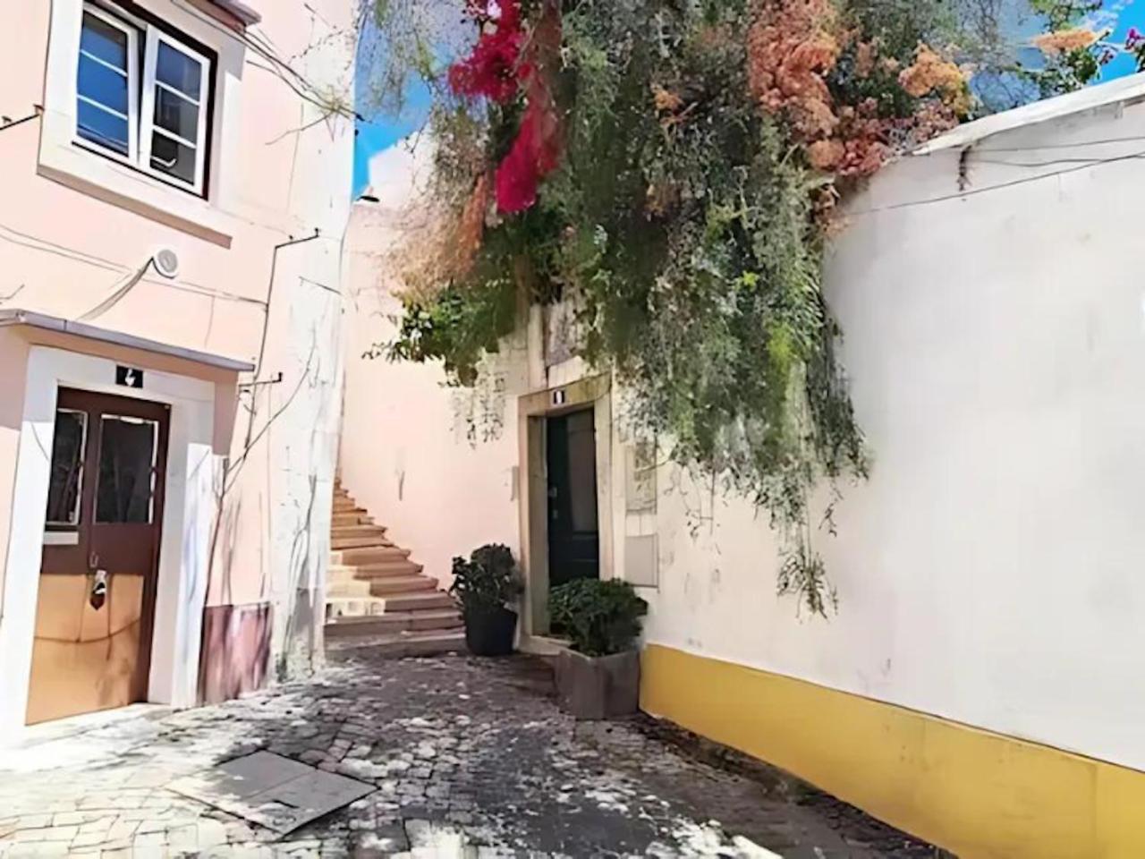 Stunning River View Studio in Historic Alfama