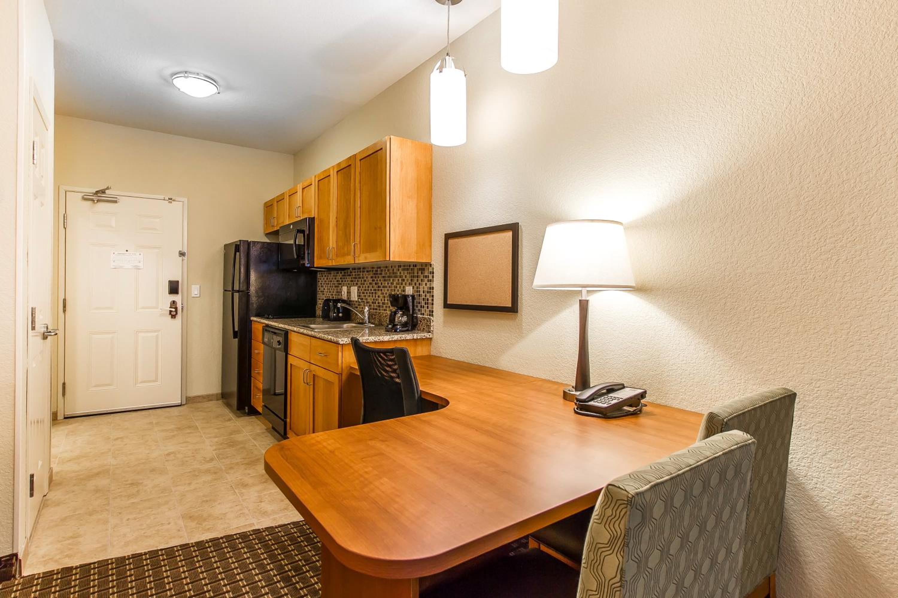 MainStay Suites Stanley, Photo 8