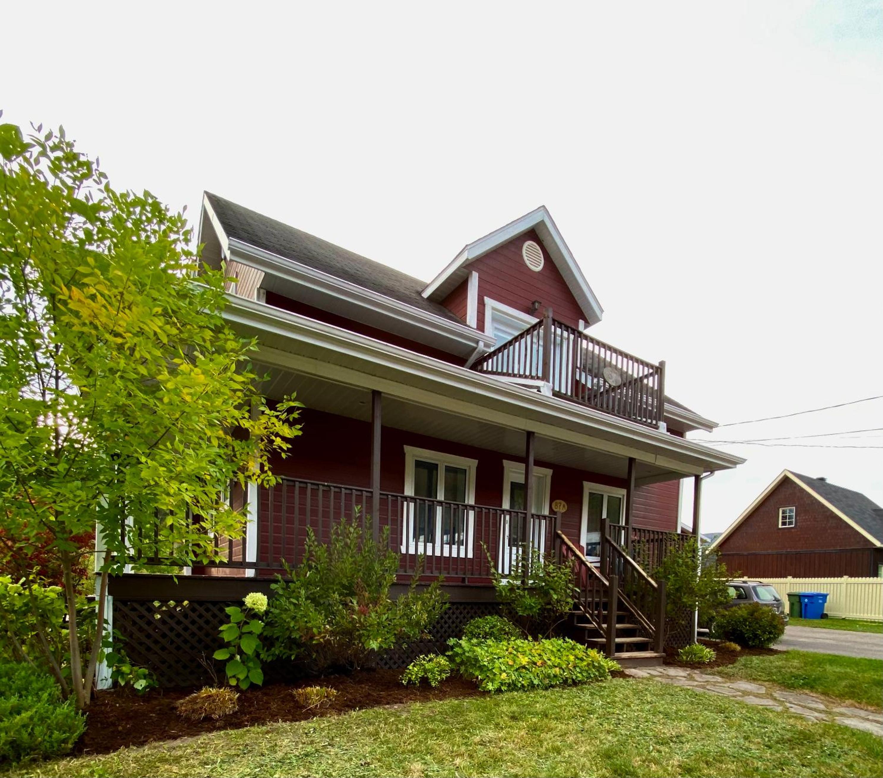 Belle maison avec vue sur la rivière