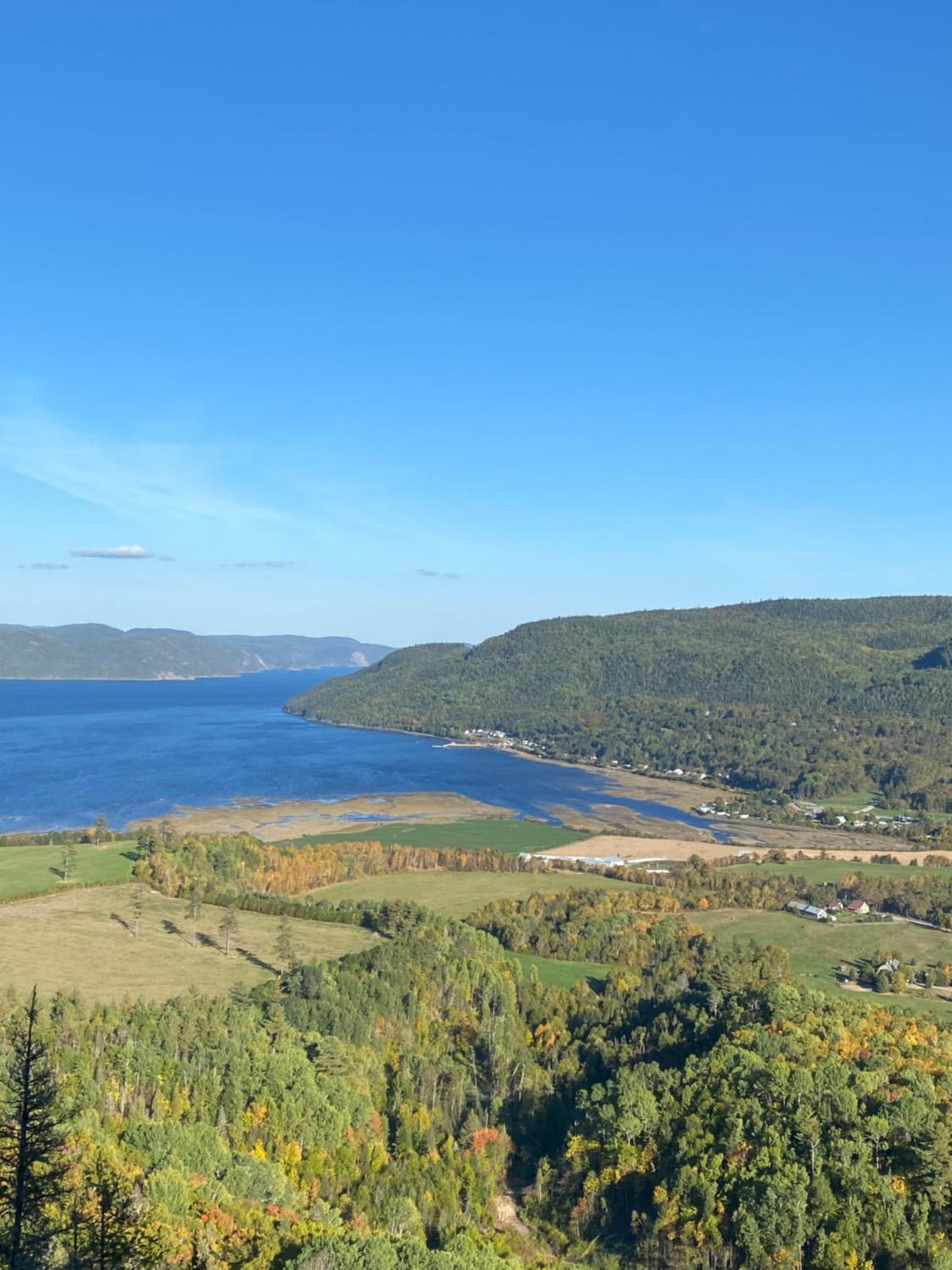 Belle maison avec vue sur la rivière