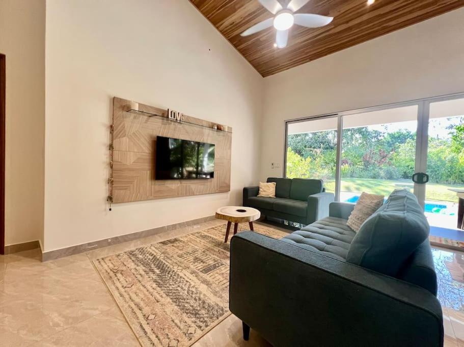 Holiday Villa with Pool in Central Ojochal