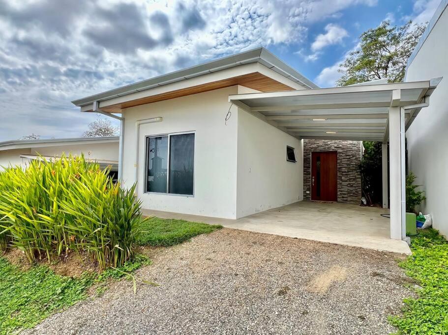 Holiday Villa with Pool in Central Ojochal