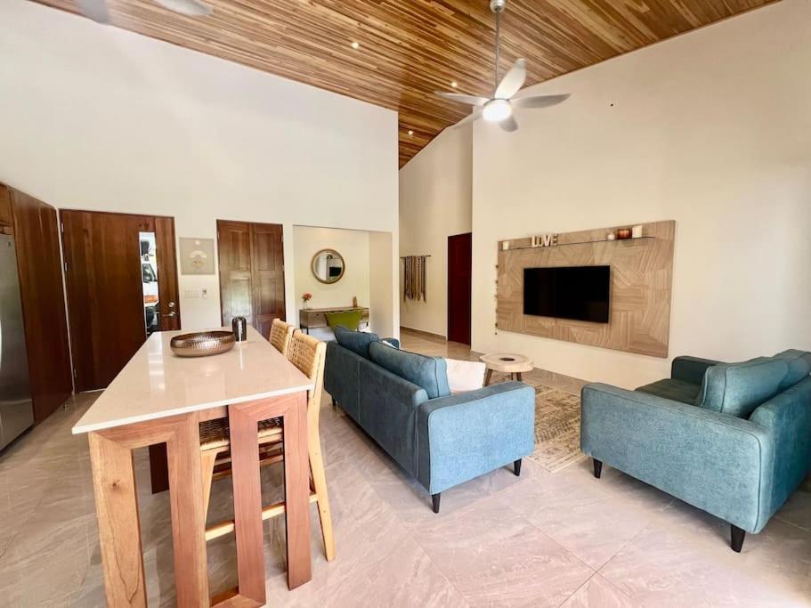 Holiday Villa with Pool in Central Ojochal