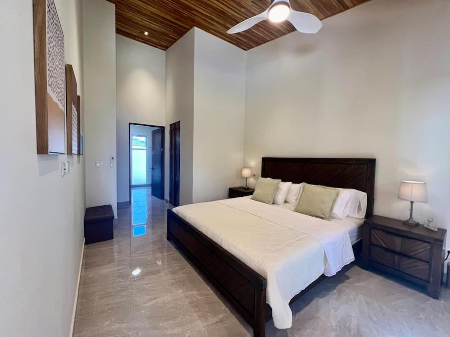 Holiday Villa with Pool in Central Ojochal
