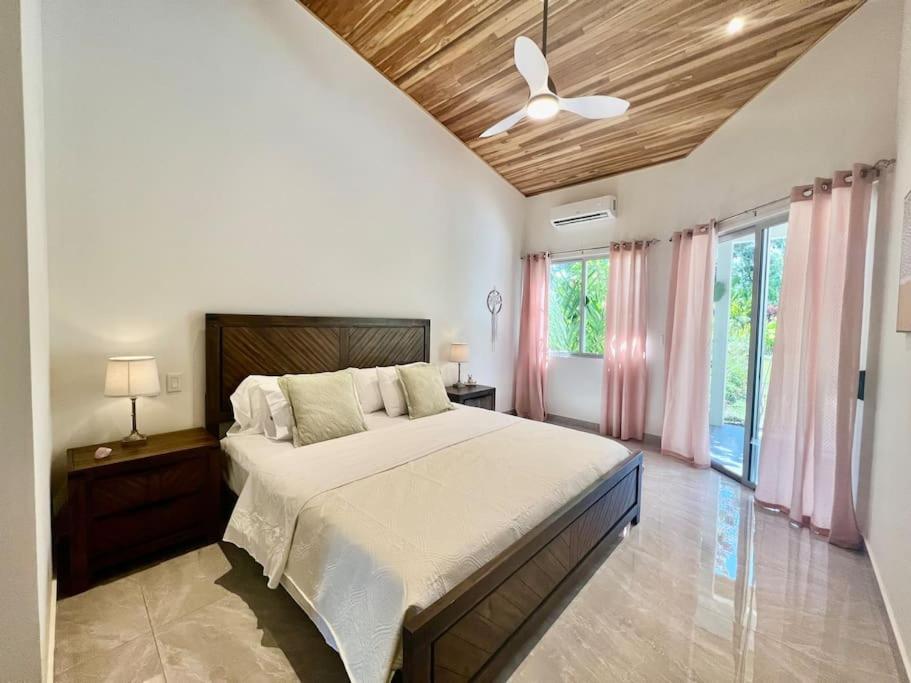 Holiday Villa with Pool in Central Ojochal