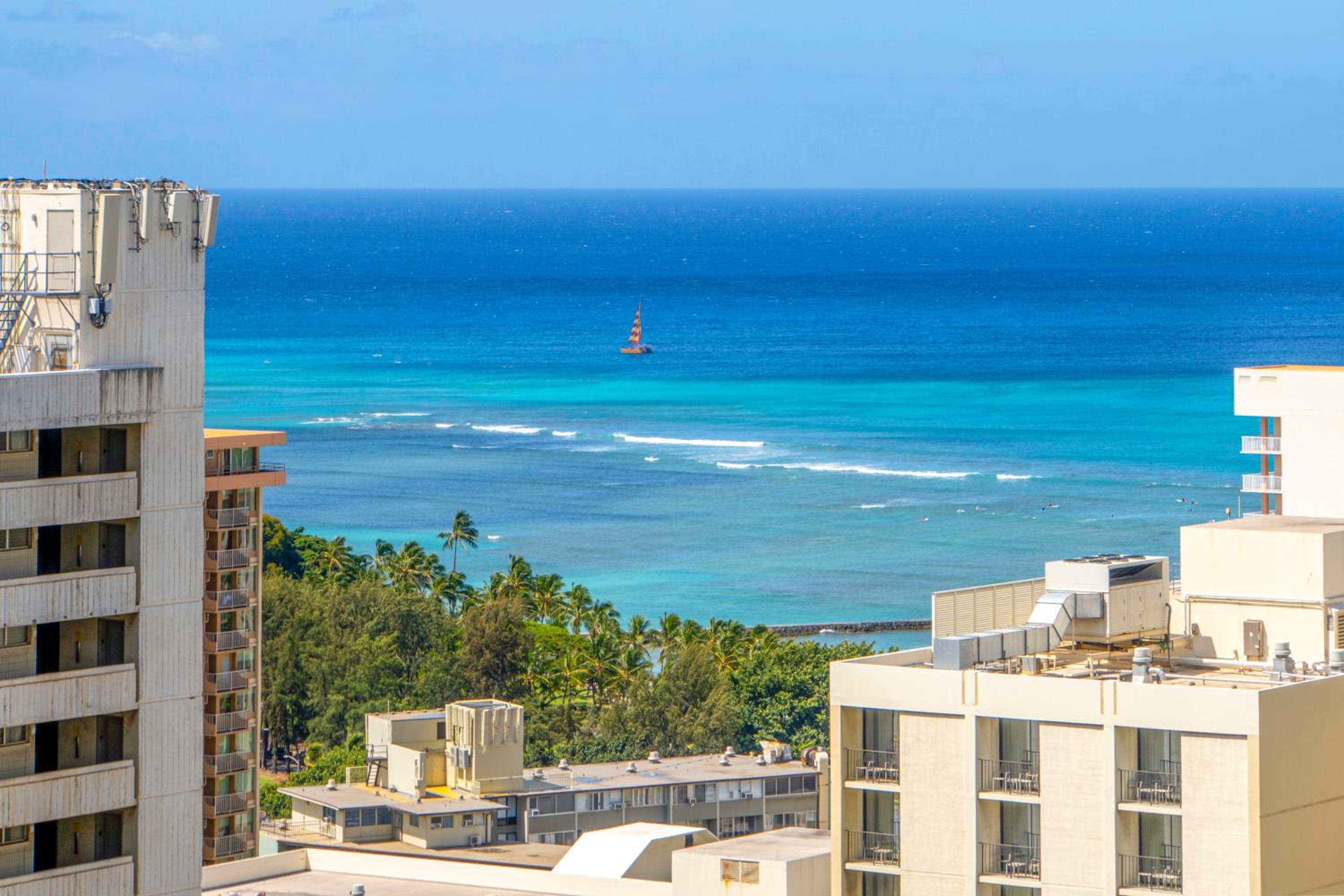 Ocean View Condo at Waikiki, Close to Beach with Parking view 4