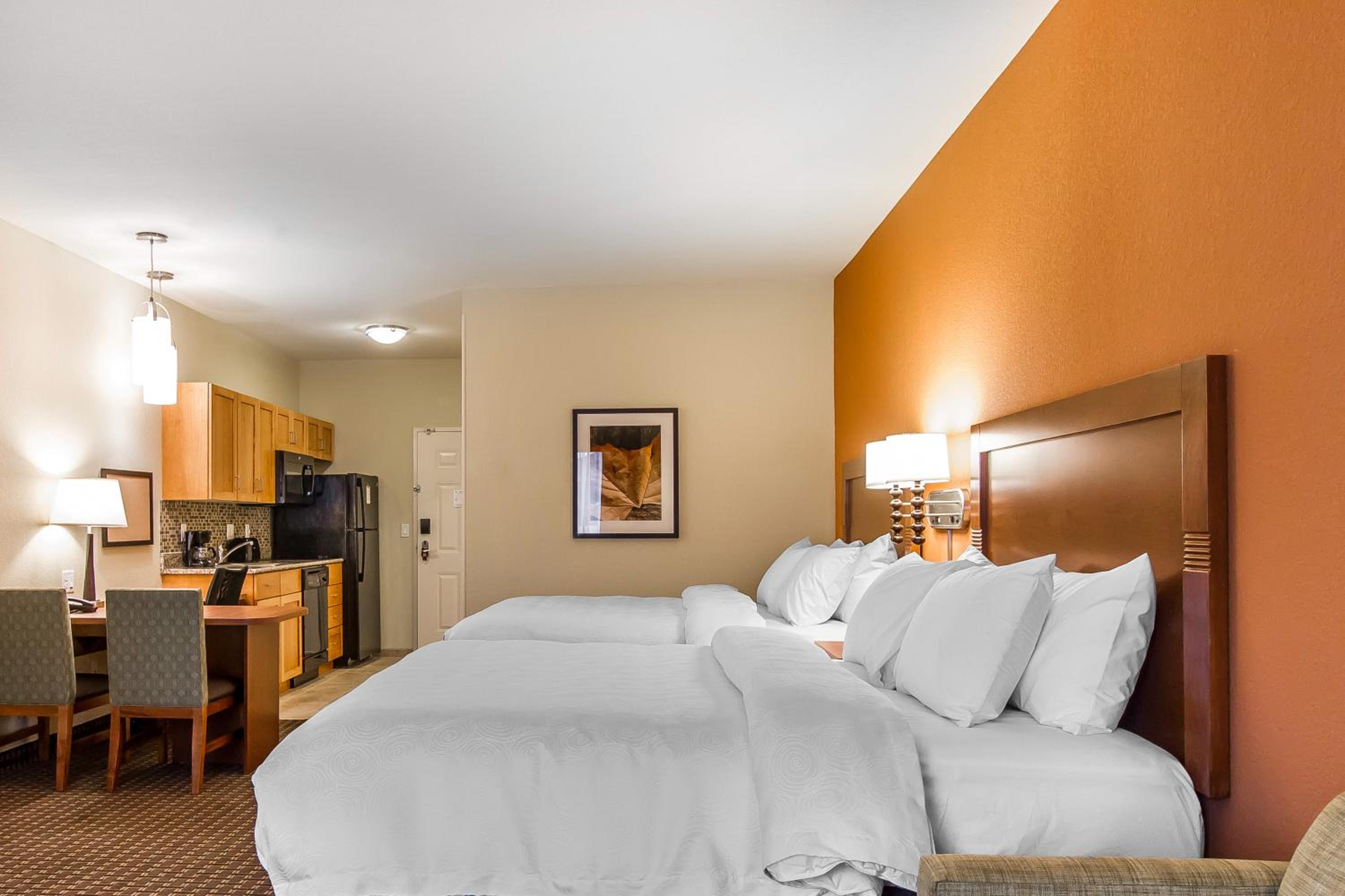 MainStay Suites Stanley, Photo 7