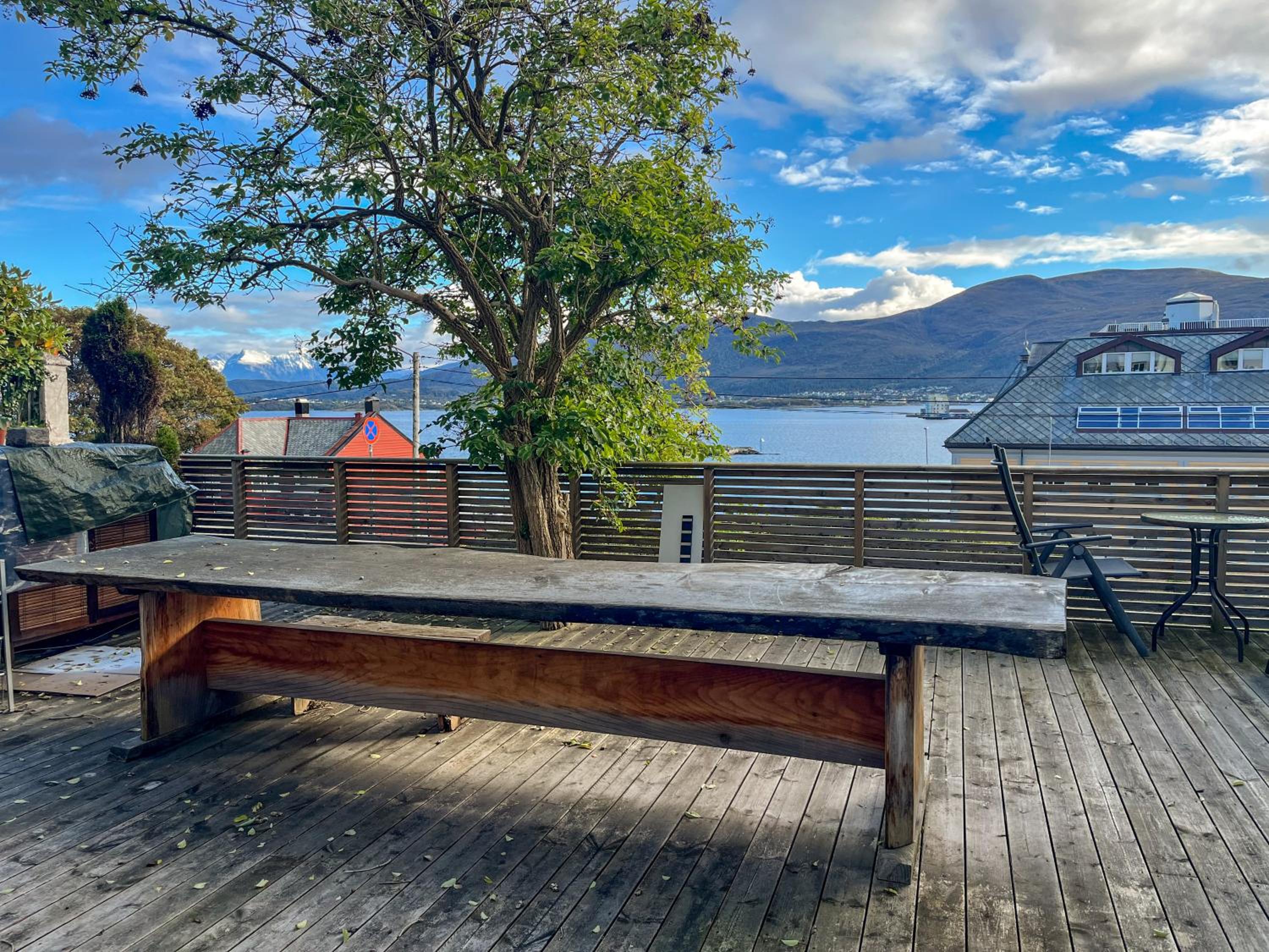 Two-Bedroom City Apartment with Fire Place, Free Parking and Fjordview Terrace - Calm and Central view 5