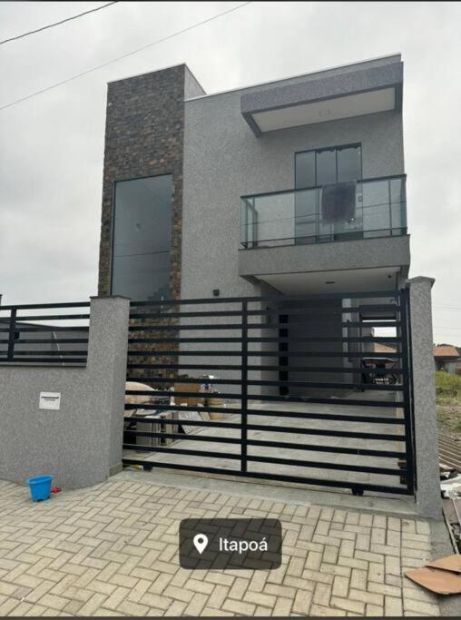 Casa na praia Itapoá