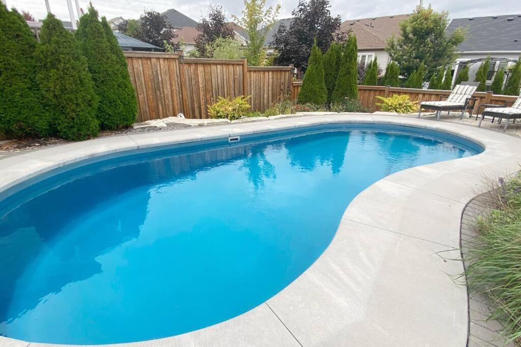 Living the Dream HOT TUB, Pool, BBQ, & Beach