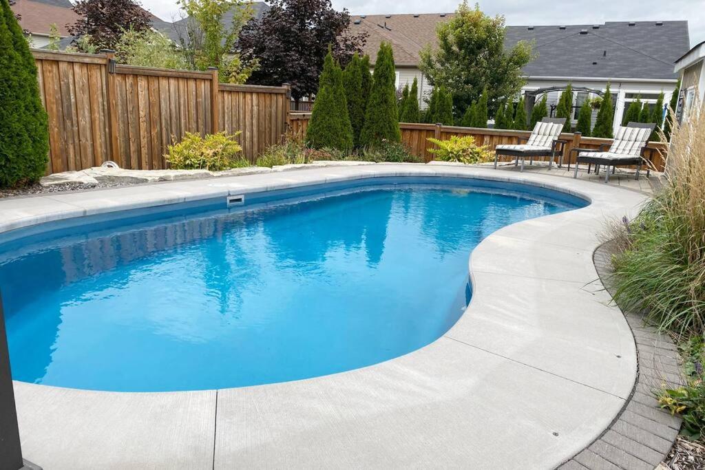 Living the Dream HOT TUB, Pool, BBQ, & Beach