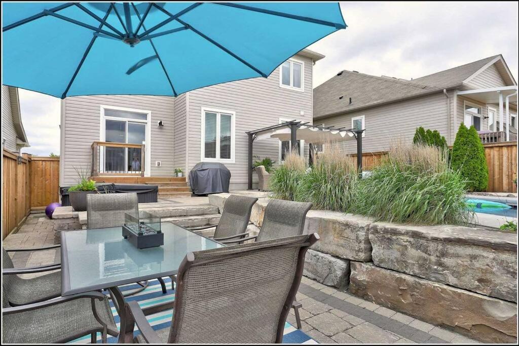 Living the Dream HOT TUB, Pool, BBQ, & Beach