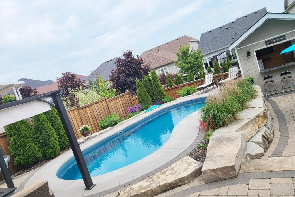 Living the Dream HOT TUB, Pool, BBQ, & Beach