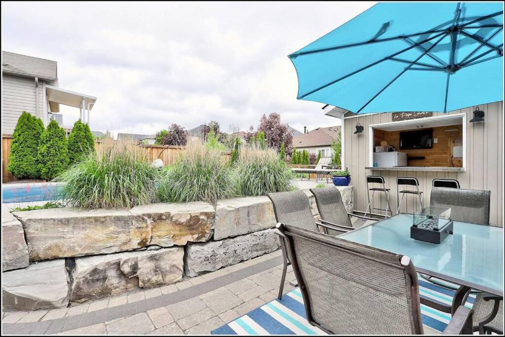 Living the Dream HOT TUB, Pool, BBQ, & Beach