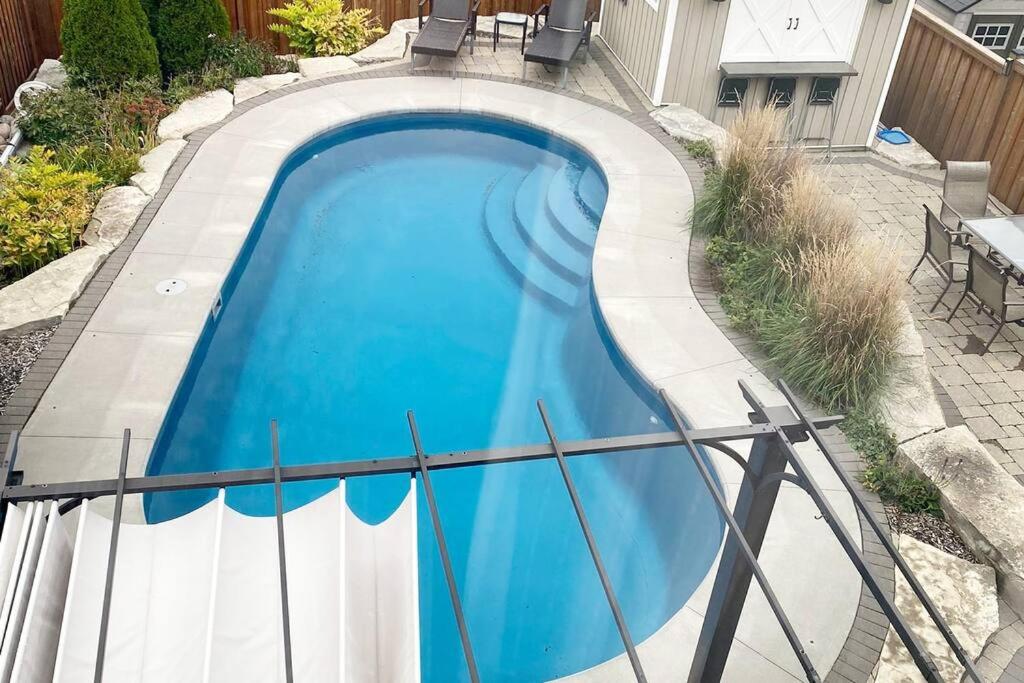 Living the Dream HOT TUB, Pool, BBQ, & Beach
