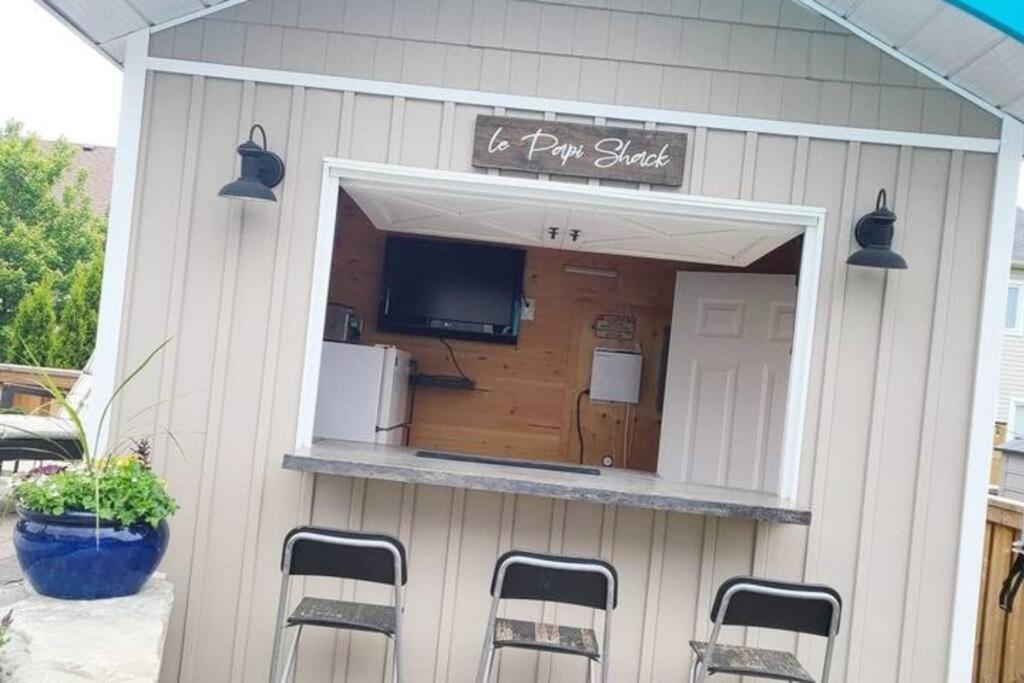 Living the Dream HOT TUB, Pool, BBQ, & Beach