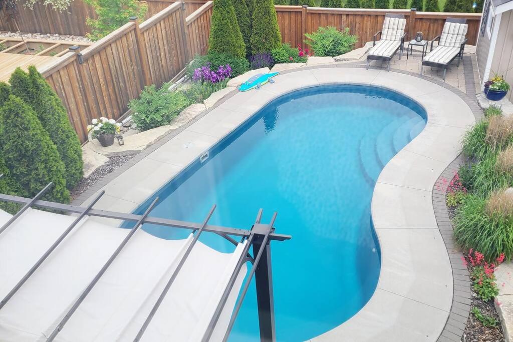 Living the Dream HOT TUB, Pool, BBQ, & Beach