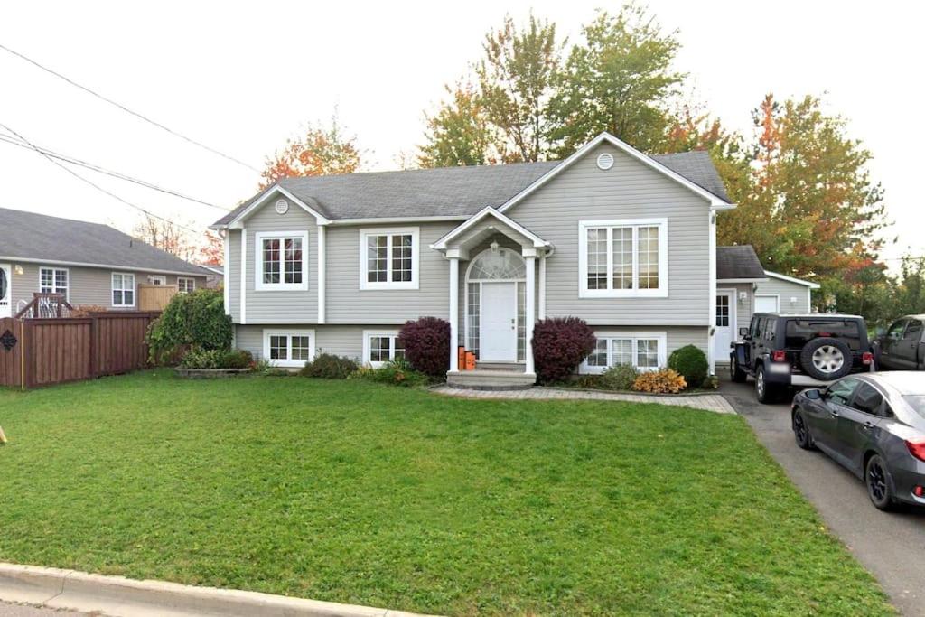 3 Bedroom Main unit House with a backyard and deck Basement not included