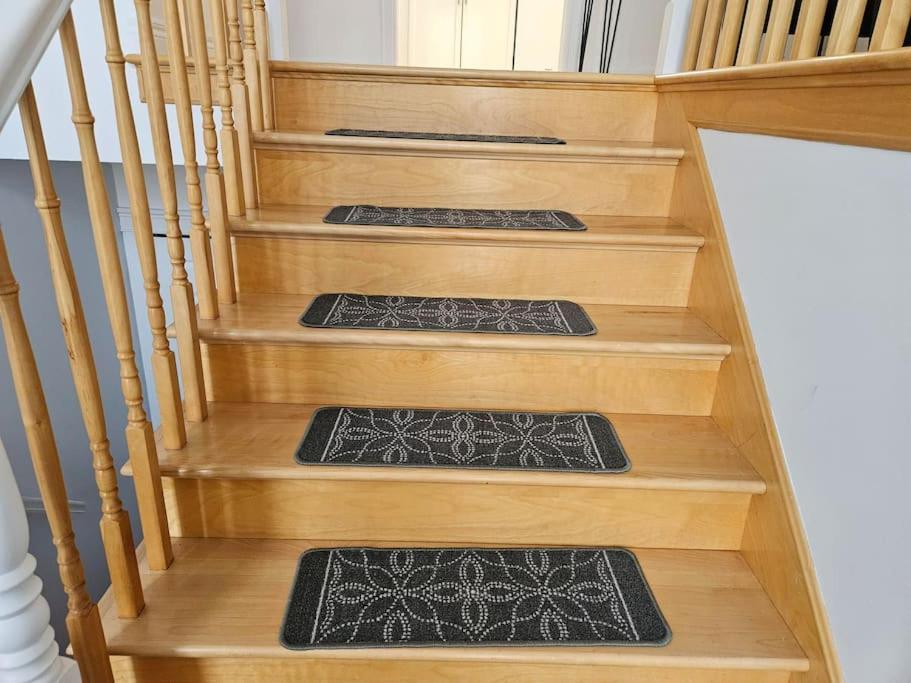 3 Bedroom Main unit House with a backyard and deck Basement not included