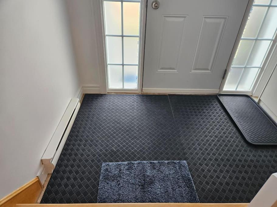3 Bedroom Main unit House with a backyard and deck Basement not included