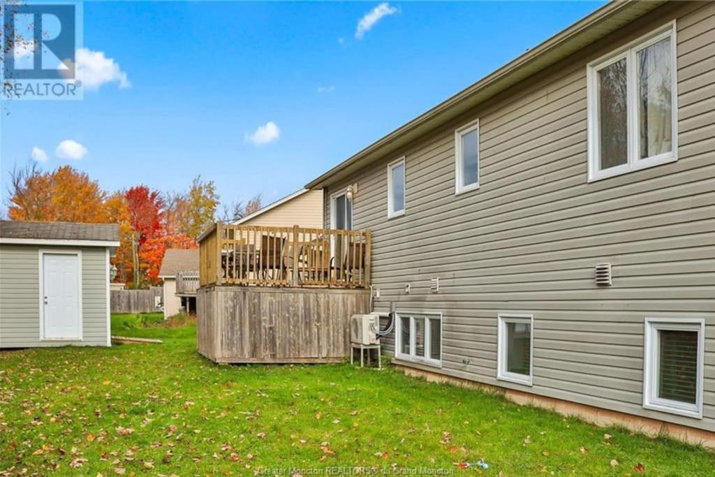 3 Bedroom Main unit House with a backyard and deck Basement not included