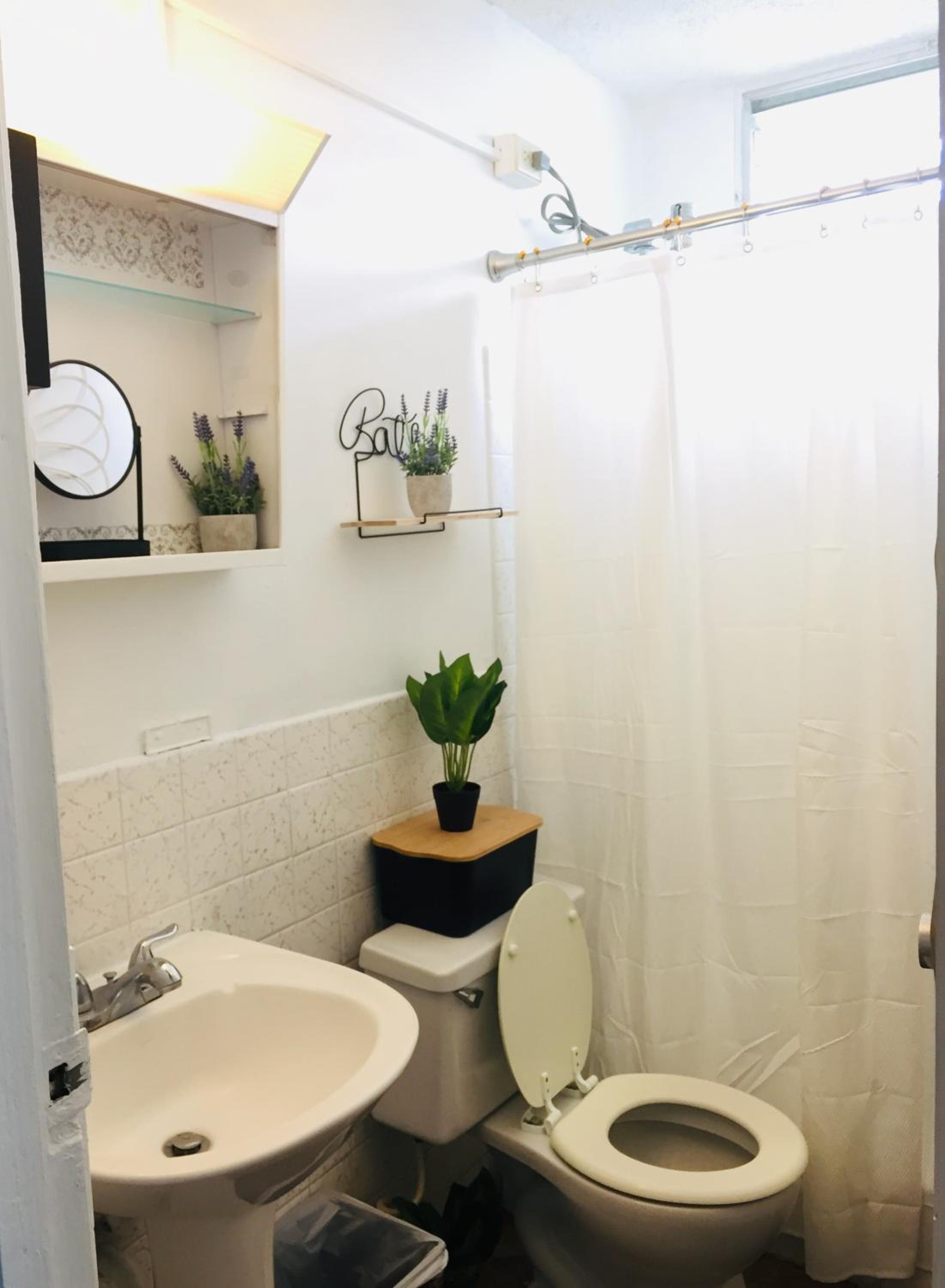 Cozy Room with 2 twin beds in SanJuan metro area view 2