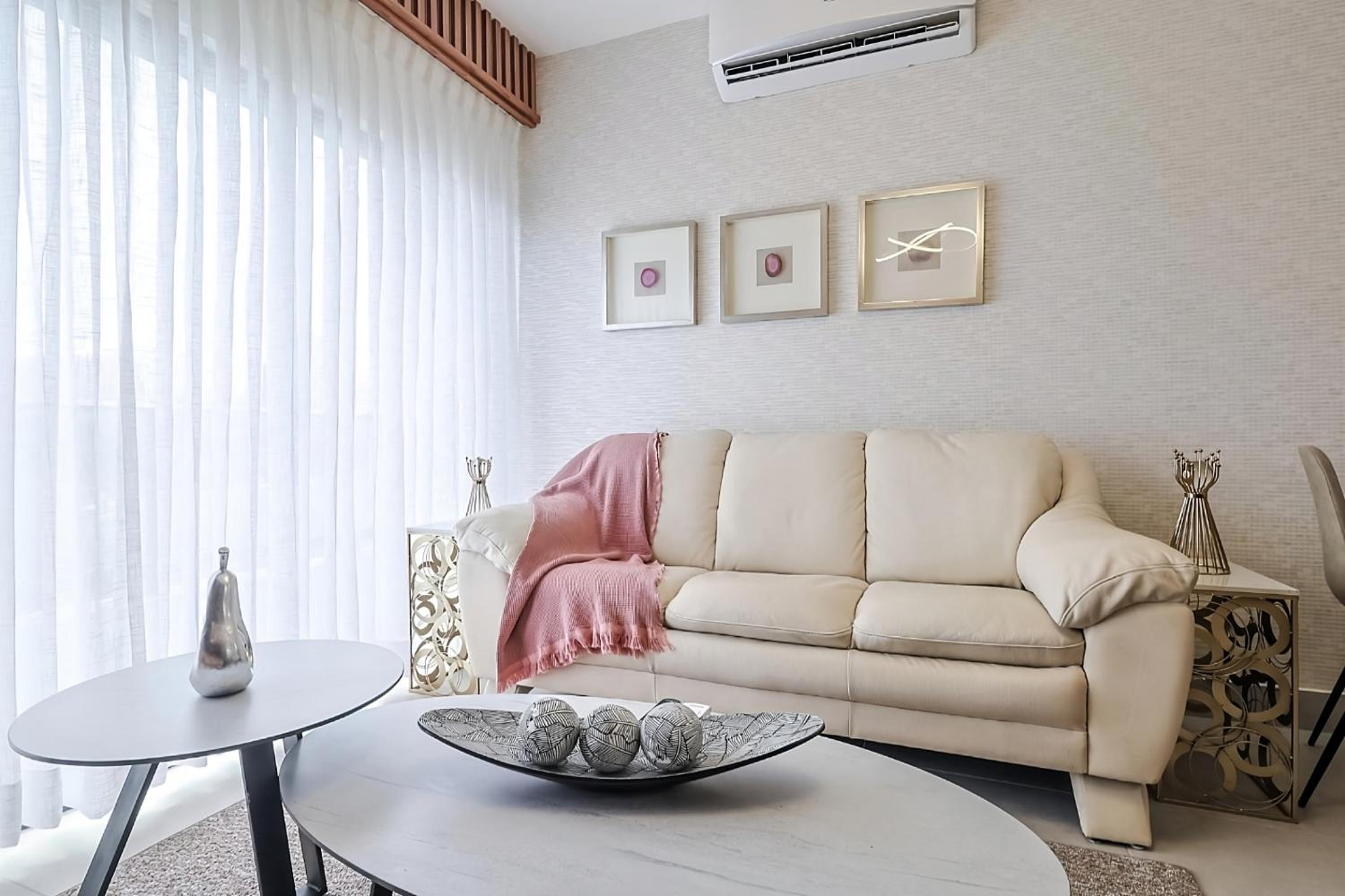 Charming City Center Apt, Pool view 5