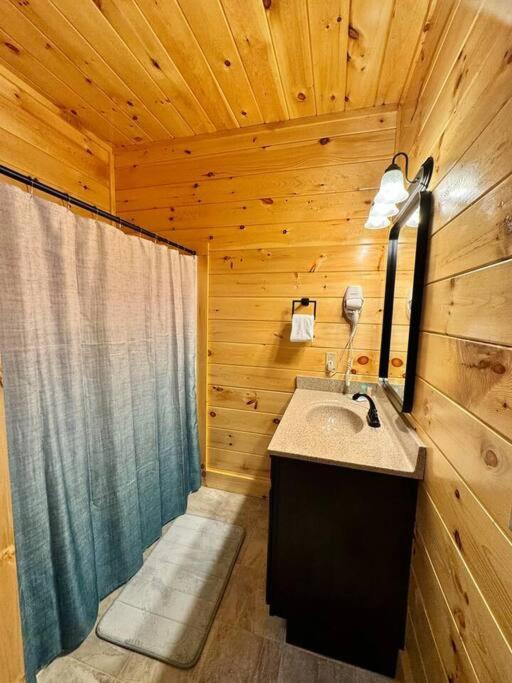 Enchanted Peak Lodge