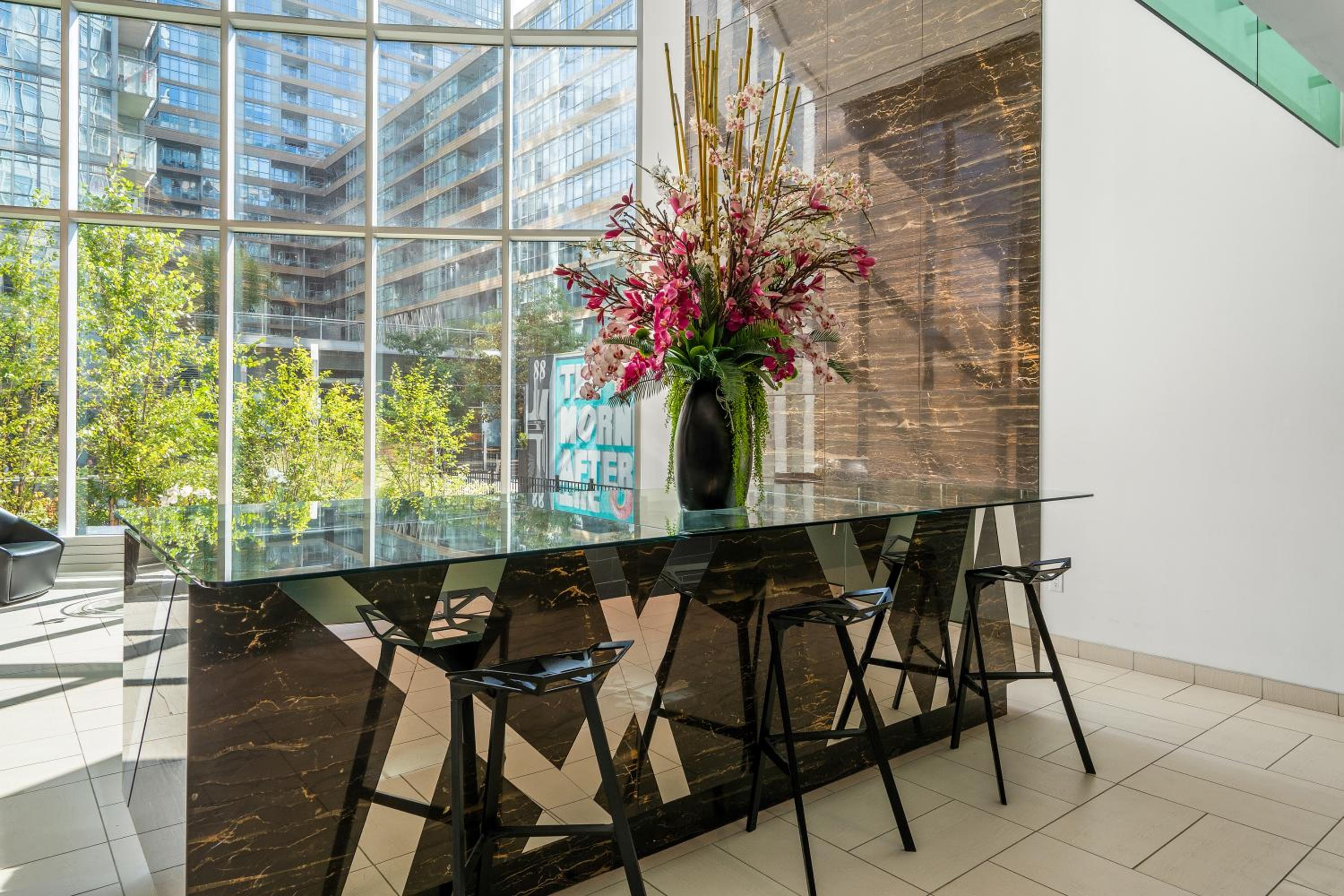 Exquisite condos by CN Tower with parking