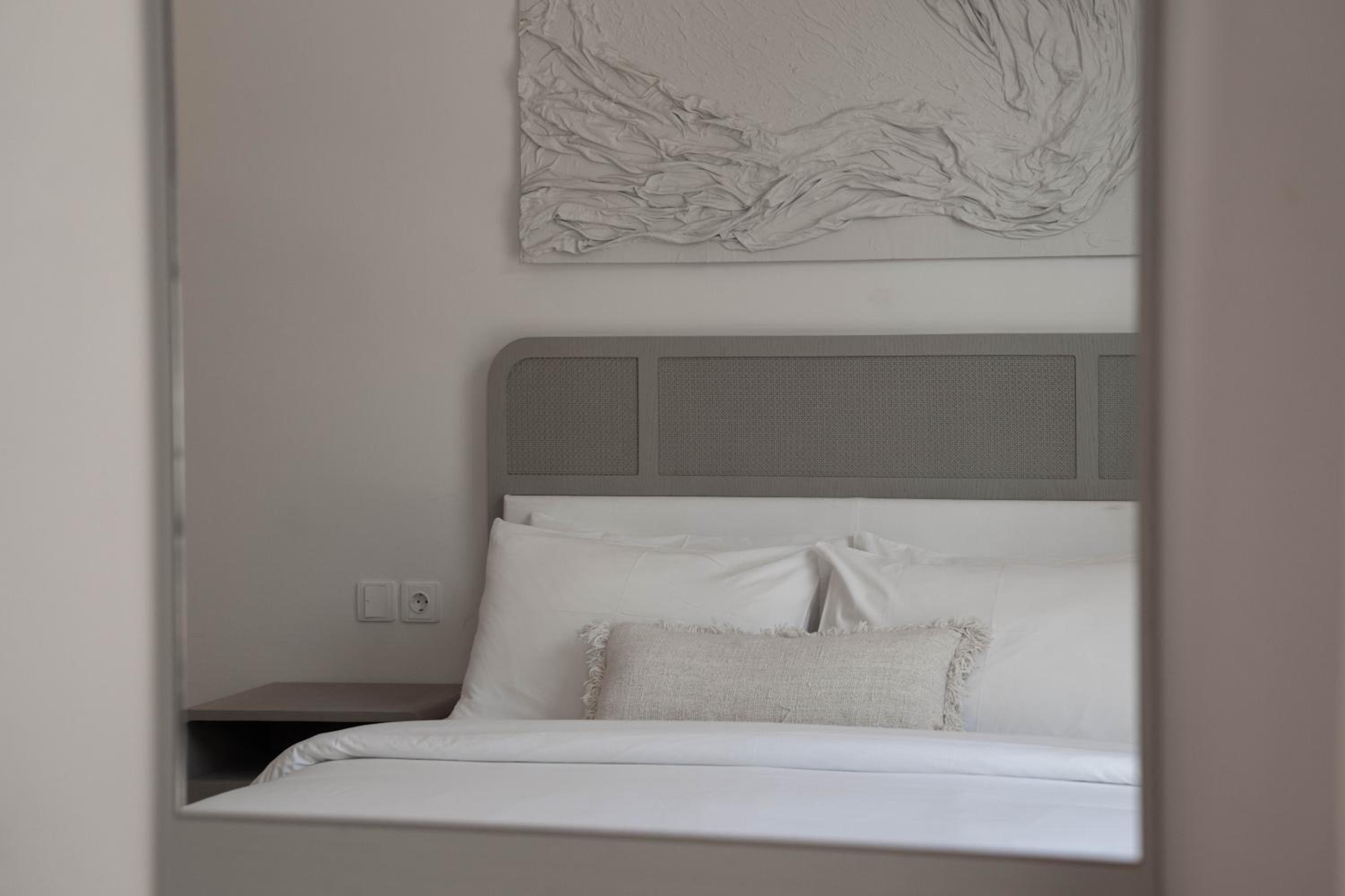 Casa Contenta Canggu - Luxury 5BR Private Pool Villa