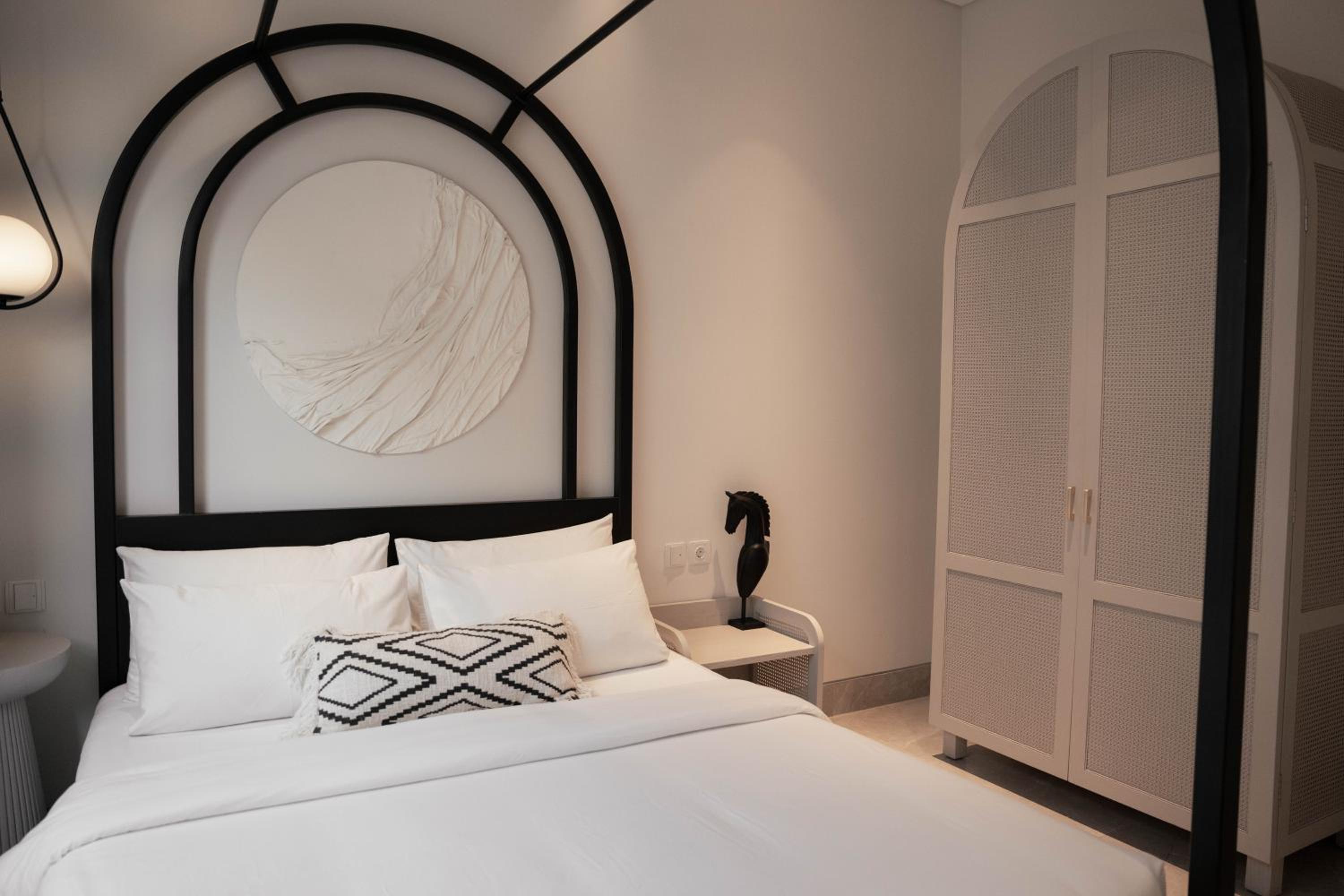 Casa Contenta Canggu - Luxury 5BR Private Pool Villa