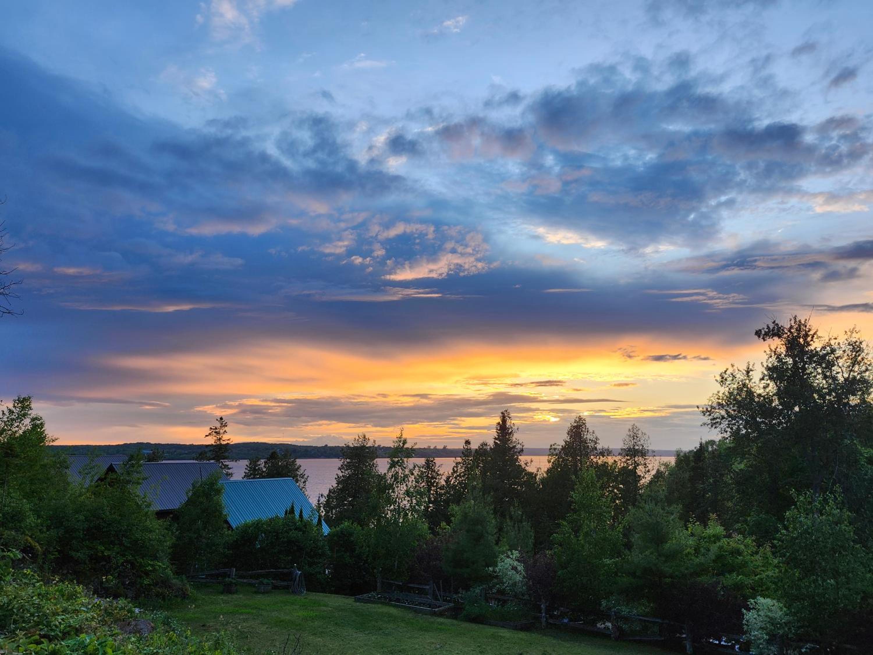 BAYSIDE RESORT, 2 O'CLOCK SUITES