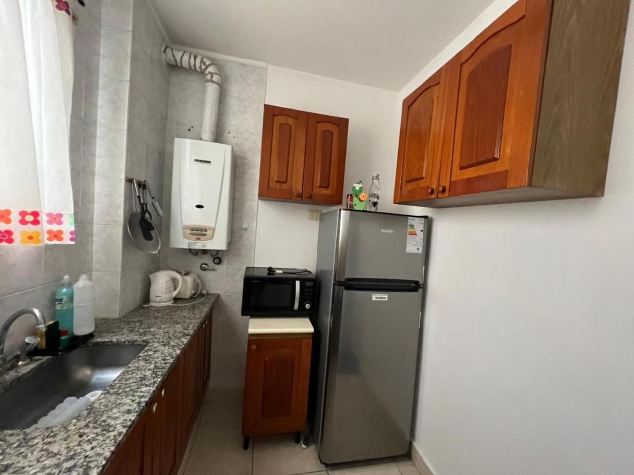 Amplio departamento al frente en zona Plaza Colón - SOLO FAMILIAS -