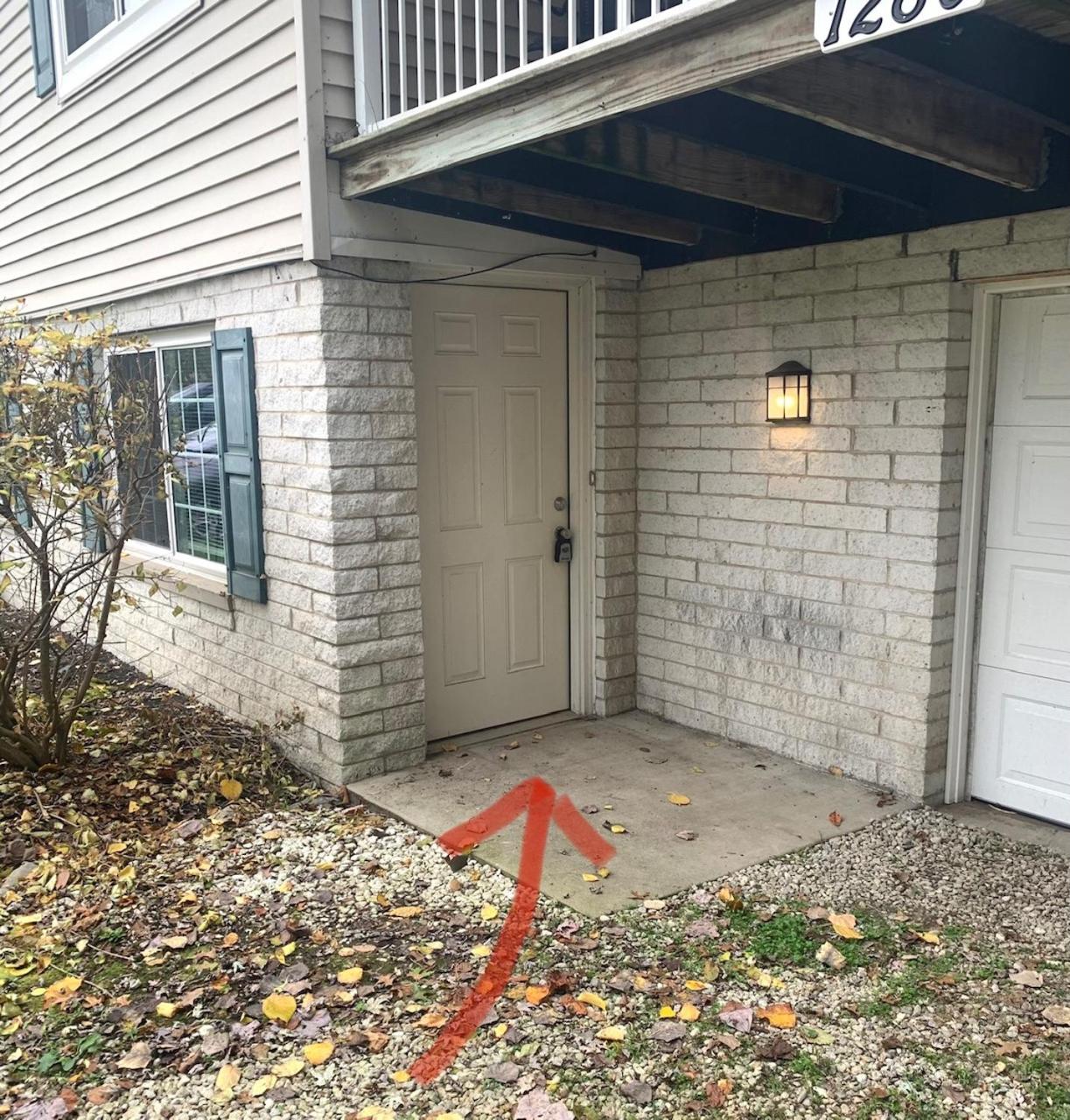 The House Hotels - 4 Beds, huge yard, secluded, and central!