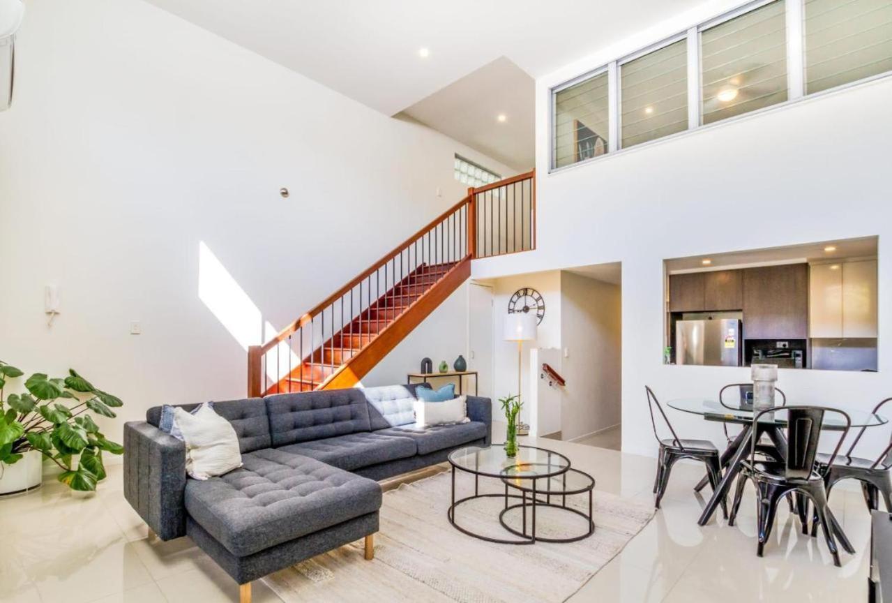 Huge Family Townhouse 3 bathrooms 5km to City