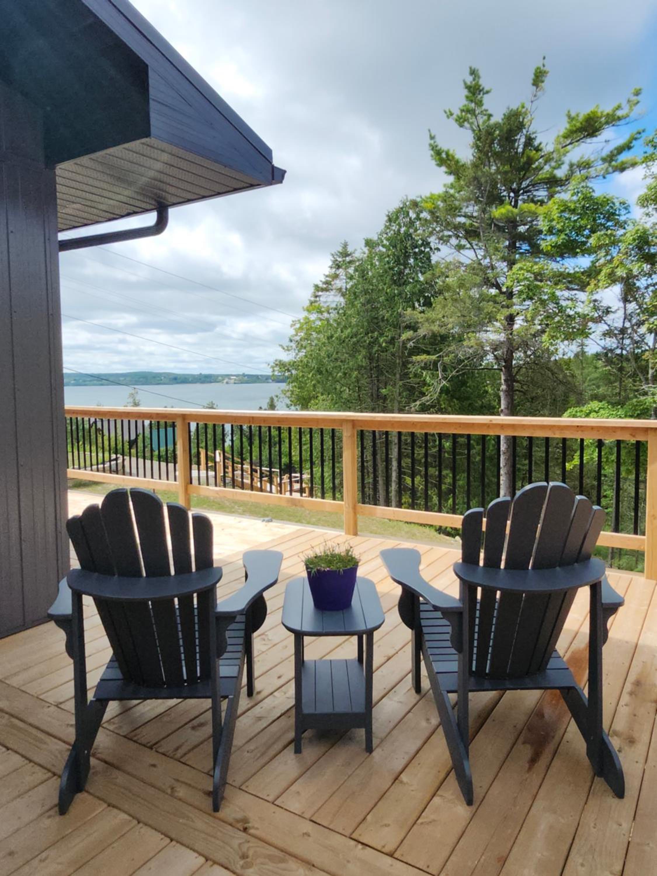 BAYSIDE RESORT, 2 O'CLOCK SUITES