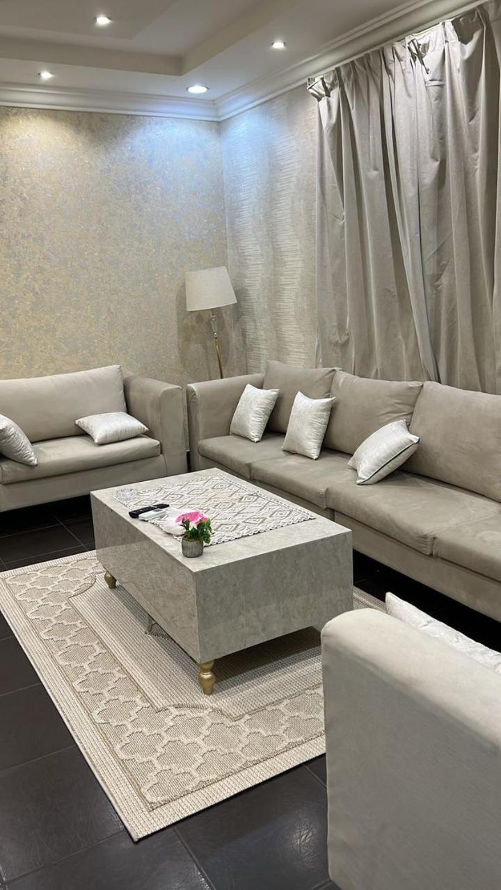 Smart entry Apartment in Al Hamra