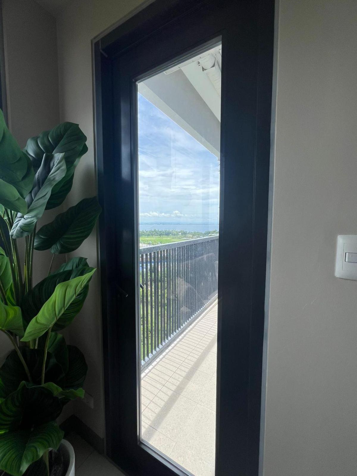 Exec 1br for 6 person One Manchester Place with pool , P 350 beach pass PP view 3