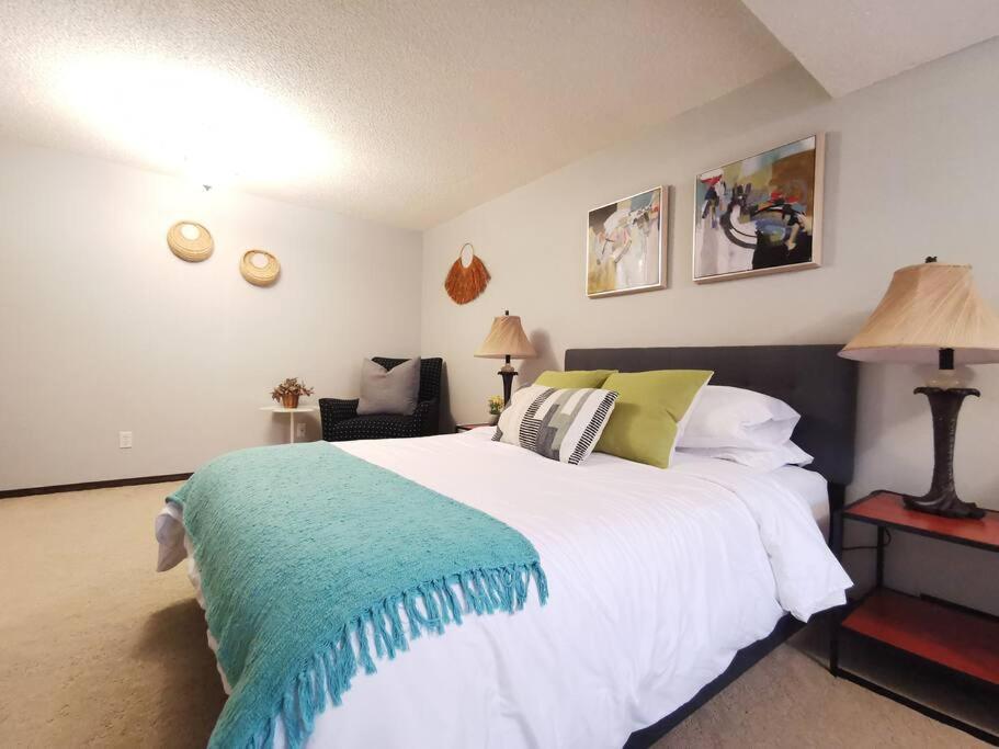 Prestigious YYC Stay,2BR3Bed Suites,Near UofC,Hospitals