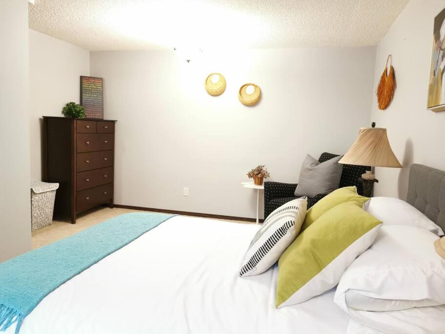 Prestigious YYC Stay,2BR3Bed Suites,Near UofC,Hospitals