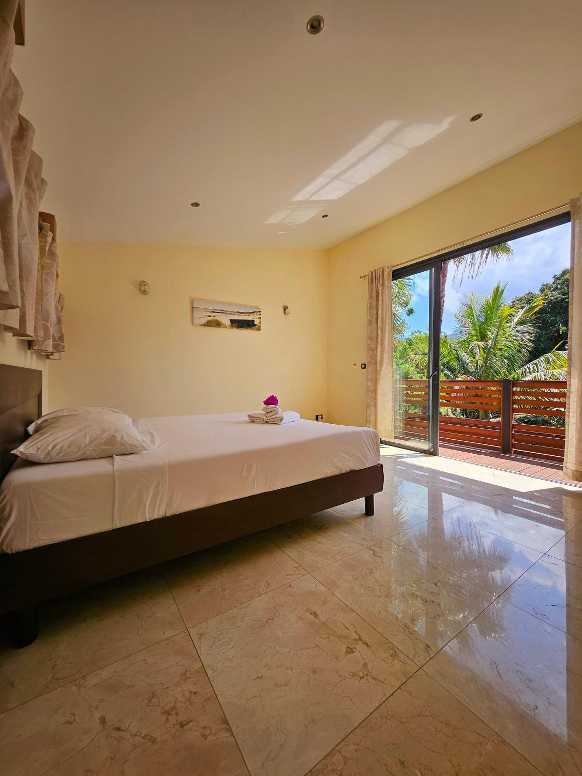 Villa Isis, avec piscine et une magnifique vue ! view 2
