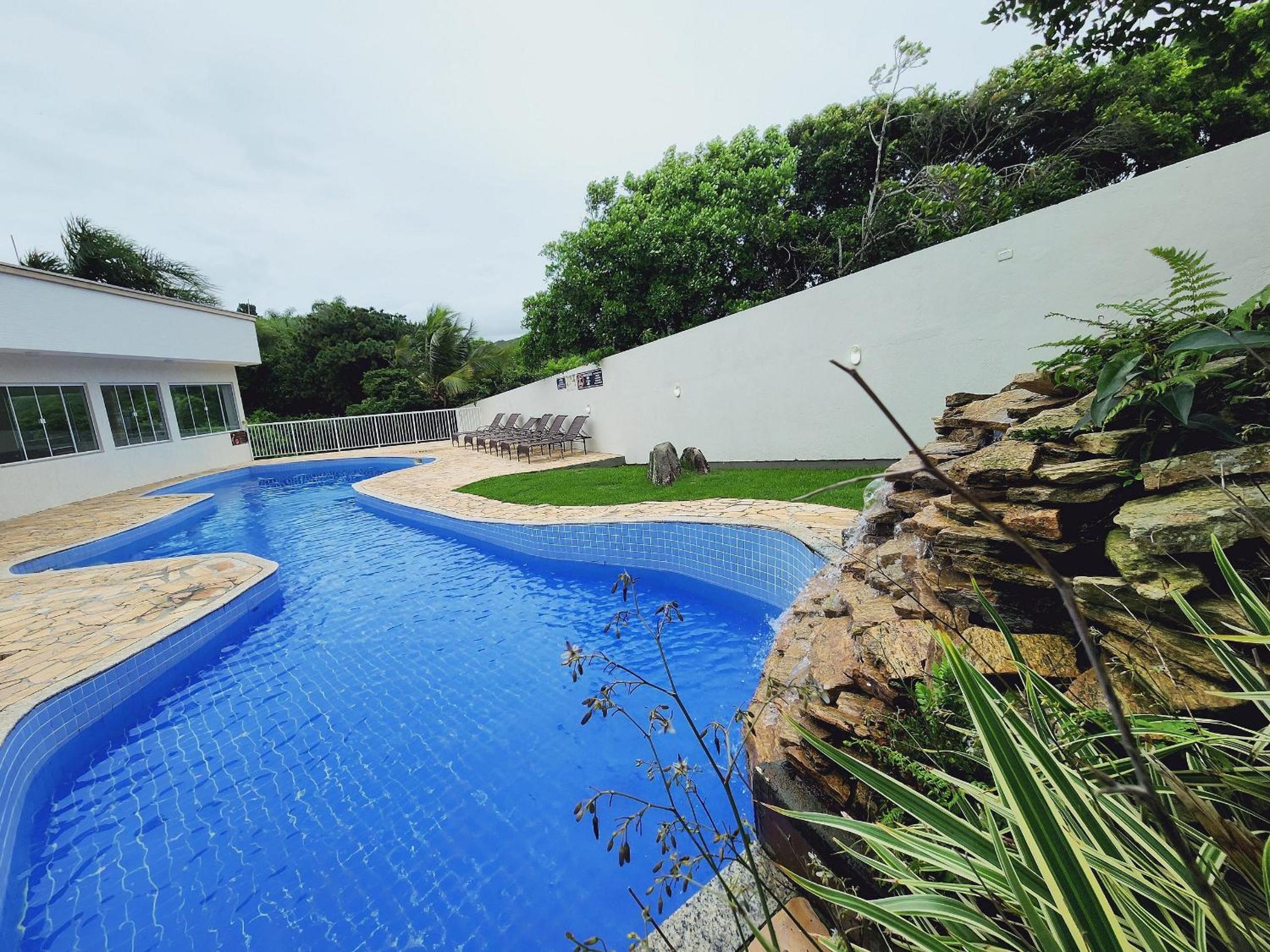 Lindo e com piscina, 100m 4 Ilhas, 3 quartos, 2 vagas, até 7 pessoas